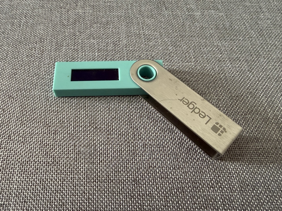 Ledger Nano S in Mint