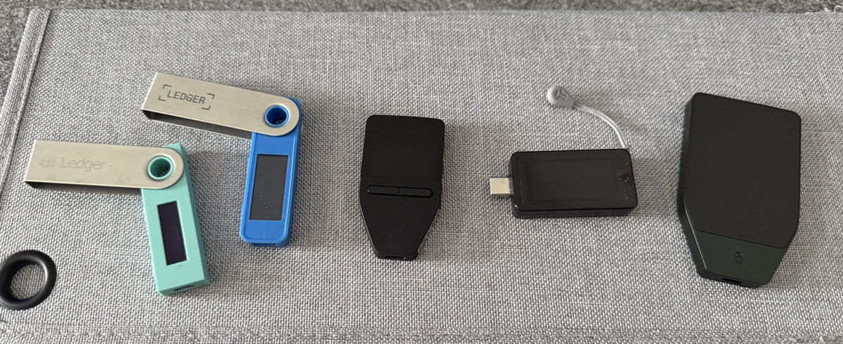 Alle Hardware-Wallets im Überblick – Ledger Nano S, Nano S Plus, Trezor Safe 5, BitBox02, Trezor Safe 7