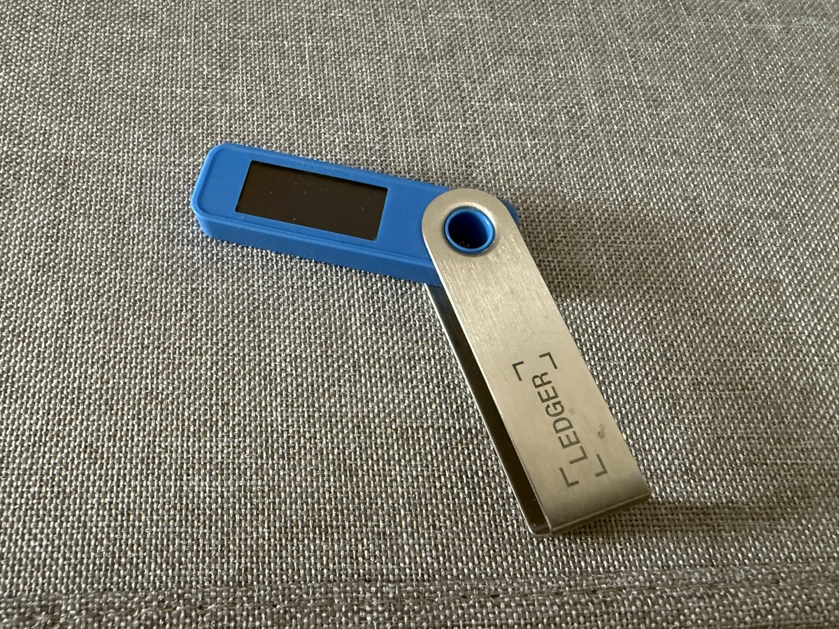 Ledger Nano S Plus in Blau
